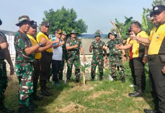 Koramil 0803/15 Kartoharjo Gelar Karya Bakti Penanaman Pohon Sukun 