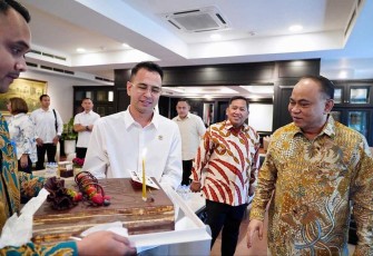 UKP Bidang Pembinaan Generasi Muda dan Pekerja Seni Raffi Ahmad saat audiensi Menkop Budi Arie di Jakarta, Rabu (19/2)