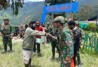 Pemberian bibit jagung untuk masyarakat 