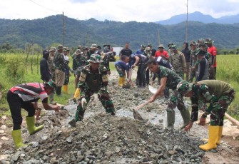 Pengerjaan jalan tembus antar dusun