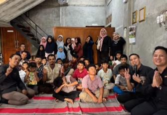 The Alana Solo berbagi kebahagiaan ramadan bersama yatim piatu di Karanganyar, Jum'at (21/3)
