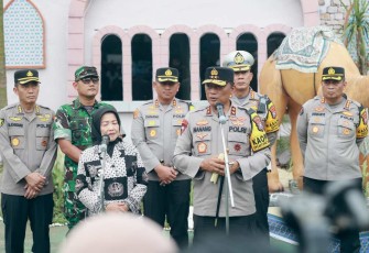 Kapolda Jatim Irjen Pol Nanang Avianto saat memberikan keterangan pers di Malang, Kamis (27/3)