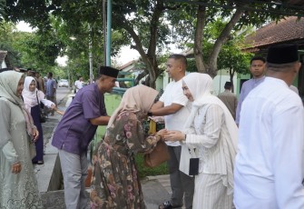 Anggota Jajaran Kodim 0803/Madiun Silaturahmi Lebaran ke Kediaman Dandim 