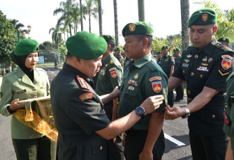Danrem 071/Wijayakusuma Terima Laporan Korps Kenaikan Pangkat Prajurit 