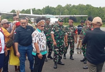 Dandim 1710/Mimika Dampingi Kunker Gubernur Papua Tengah