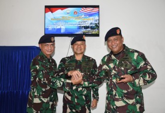 Foto bersama usai sertijab 