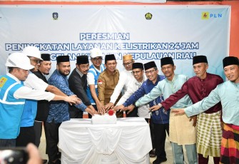 Gubernur Ansar Resmikan Listrik 24 Jam untuk Pulau Parit Karimun