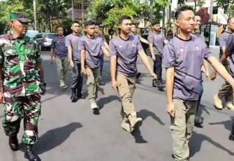 Anggota Koramil 01/Ngawi Latih PBB Satuan Polisi Pamong Praja Ngawi