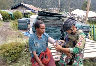 Menjangkau yang Terlupakan, TNI Hadir Membawa Sehat di Pelosok Papua Pegunungan