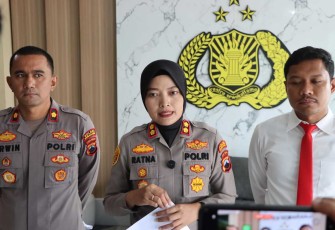 Kapolres Semarang AKBP Ratna Quratul Ainy saat memberikan konferensi pers, Senin (21/4)