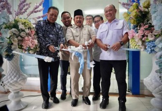 Wamenkop Ferry Juliantono saat peresmian rumah pengolahan susu di Sentul, Bogor, Selasa (22/4)