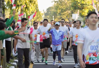 Sebanyak 700 peserta mengikuti ajang HaKaBe Run 2025 dengan rute sejauh 5km di area pantai Loang Baloq, Kota Mataram, Nusa Tenggara Barat, pada Jumat (25/4)