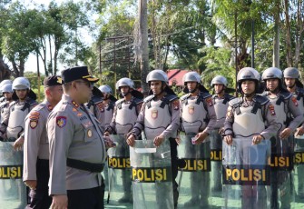 Kapolres Natuna AKBP Novyan Aries Efendie, S.H, S.I.K, M.M, M.Tr. Opsla memimpin langsung apel gelar pasukan dalam rangka kesiapsiagaan pengamanan peringatan Hari Buruh Internasional (May Day) yang jatuh pada 1 Mei 2025