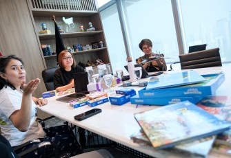 Wamenekraf berdialog dengan Guru Bumi untuk membahas langkah strategis dalam mendorong buku dan board game menembus pasar global karena memiliki nilai ekonomi yang tinggi, Gedung Autograph, Thamrin Nine, Jakarta(30/04/25)