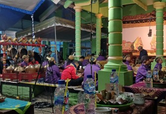 Pagelaran wayang kulit di wilayah desa binaan 