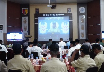Dandim Madiun Dampingi Danrem 081/Dsj Bersama Purnawirawan TNI Polri Ikuti Halal Bi Halal Dengan Presiden Prabowo Secara Daring