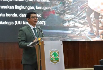 Kepala BNPB Letjen TNI Dr. Suharyanto, S.Sos., M.M saat menjadi pembicara pada Kuliah Umum tentang Penanggulangan Bencana di Indonesia bertempat di Kampus Universitas Andalas, Kota Padang, Sumatra Barat pada Rabu (7/5).