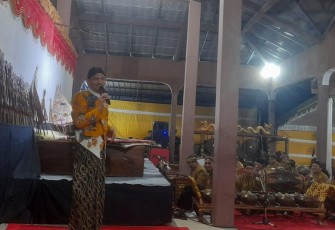Pagelaran wayang kulit di wilayah desa binaan 