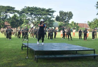 Olahraga bersama prajurit Denpom V/1 Madiun