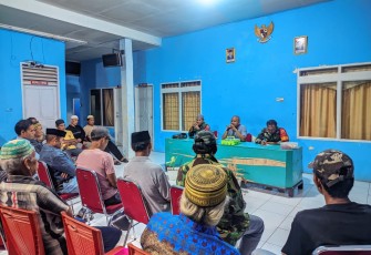 Komsos bersama warga desa Barua