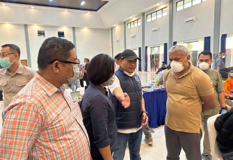 Kepala BNN RI Marthinus Hukom saat menerima pemaparan pengungkapan kasus narkotika jaringan internasional di Kepri
