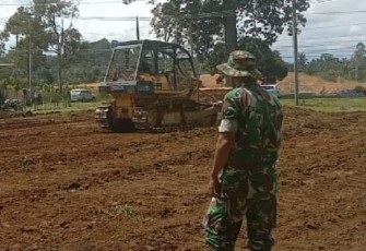 TMMD Ke-124 Kodim 0408/BS Garap Pembuatan Lapangan Voly