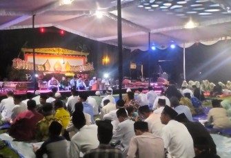 Pagelaran wayang kulit di wilayah desa binaan 