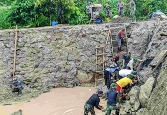 Pembuatan embung Desa Barua 