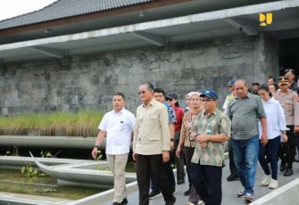 Menteri Dody saat meninjau kampung seni Kujon Borobudur 