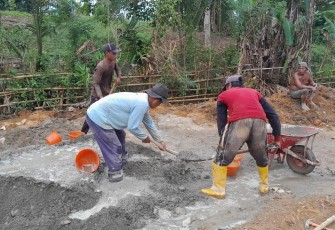 Satgas TMMD Ke-124 Kodim 0408/BS Cor Plat Duiker Jalan