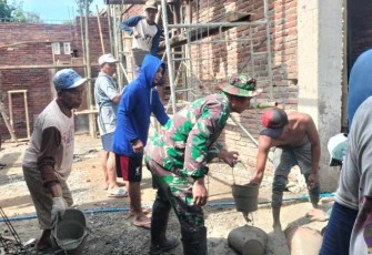 Gotong royong bangun mushola 