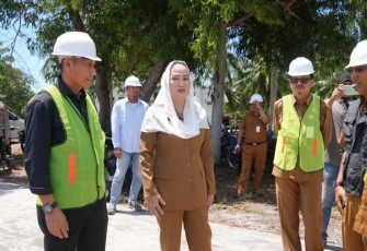 Bupati Natuna Cen Sui Lan Survei Lokasi Pembangunan Perumahan Swadaya di Puak 