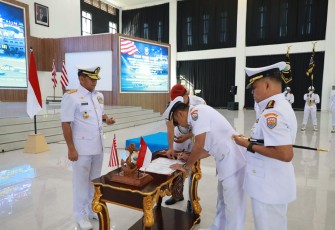 Pangkoarmada III Laksda TNI Hersan saat sertijab 