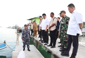 Bupati Bintan Tinjau Usulan Rehab Jalan Lingkar Laut Hingga Lokasi Pembangunan Jamban dan Septictank Individual