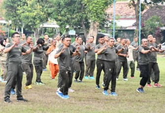 Olahraga bersama prajurit Korem 081/DSJ