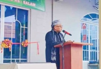 Wali Kota Tanjungpinang, Lis Darmansyah, meresmikan peningkatan status Surau As Salam menjadi masjid di Jalan Pengibu, Perumahan Sei Jang, Kecamatan Bukit Bestari, Jumat (27/6/2025)