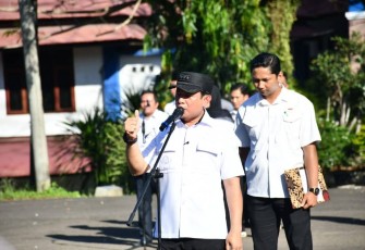 Wali Kota Bengkulu Dedy Wahyudi Saat Pimpin Apel 
