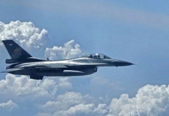 Pesawat F-16 