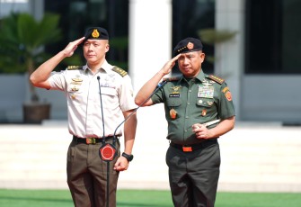 Kunjungan kehormatan Kepala Staf Angkatan Darat (Kasad) Singapura, Mayor Jenderal Cai Dexian, kepada Panglima TNI Jenderal TNI Agus Subiyanto di Markas Besar TNI, Cilangkap, Jakarta Timur, Selasa (8/7/2025)