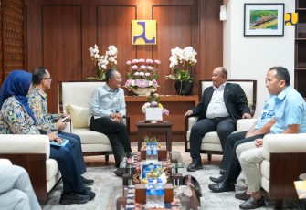 Menteri Pekerjaan Umum (PU) Dody Hanggodo bertemu dengan Kepala Badan Gizi Nasional (BGN) Dadan Hindayana