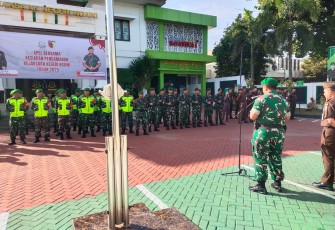 Komandan Kodim 0805/Ngawi, Letkol Arh Setu Wibowo, S.Hub.Int.M.H.I.,, memimpin apel bersama dalam rangka kesiapan pengamanan Kejaksaan Negeri Ngawi tahun 2025