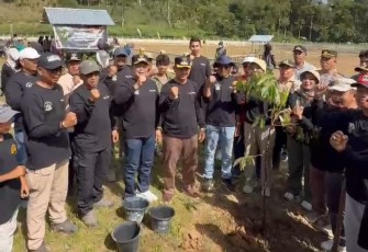 Bupati Pasaman Apresiasi Komunitas Sayang Bumi Gelar Aksi Tanam Pohon
