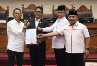 Wali Kota Amsakar Usulkan Ranperda Adminduk pada Rapat Paripurna DPRD Kota Batam