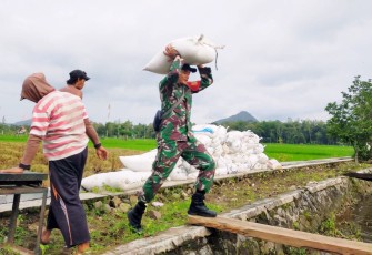 TNI Menyulam Kepedulian di Tengah Masyarakat