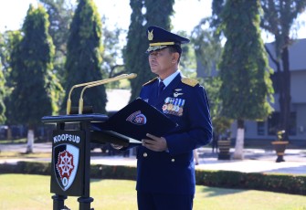 Segenap personel Lanud Sultan Hasanuddin mengikuti upacara peringatan Hari Bakti ke-78 TNI Angkatan Udara tahun 2025 di Lapangan Markas Komando Operasi Udara (Makoopsud) II, Makassar, Selasa (29/7/2025)