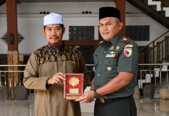 Danrem 081/DSJ, Kolonel Arm Untoro Hariyanto menyambangi Ponpes Al-Fatah yang berada di Desa Temboro, Kecamatan Karas, Kabupaten Magetan, Rabu (30/7/2025)