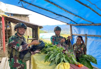Borong dagangan mama Papua 