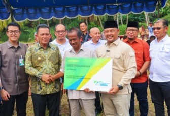 414 Nelayan Pulau Kasu Menerima Bantuan dari Pemprov Kepri