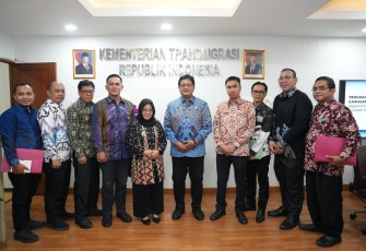 Wakil Menteri Transmigrasi Viva Yoga Mauladi secara bergantian menerima tiga bupati. Mereka Adalah Bupati Toli-Toli, Provinsi Sulawesi Tengah, H. Amran H. Yahya: Bupati Mesuji, Provinsi Lampung, Hj. Elfianah Khanami; dan Bupati Sigi, Provinsi Sulawesi Tengah, Muhammad Rizal Intjenae