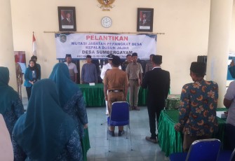 Sinergitas TNI-Polri dan Pemerintah Kecamatan Durenan Dukung Pelantikan Perangkat Desa Sumbergayam